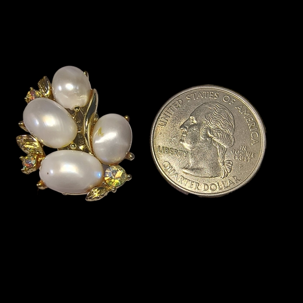 Vintage Lisner Faux Pearl & Rhinestone Clip-on Earrings - Picture 4 of 9